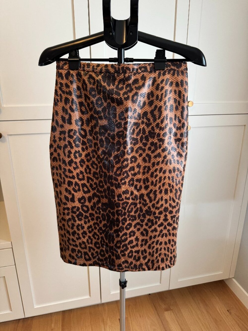 Gracia Faux Leather Cheata Print Pencil Skirt